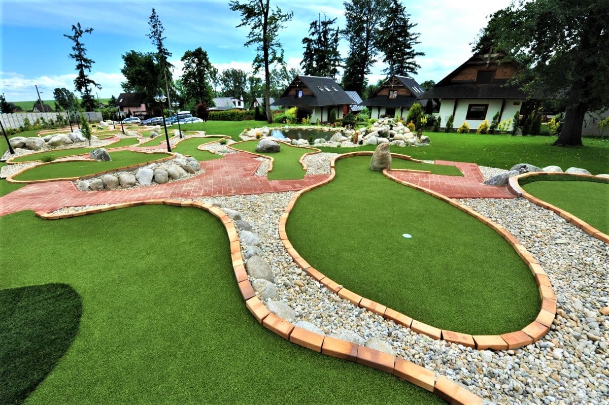 Deti aj dospelí ho milujú. Poznáte Adventure Golf?